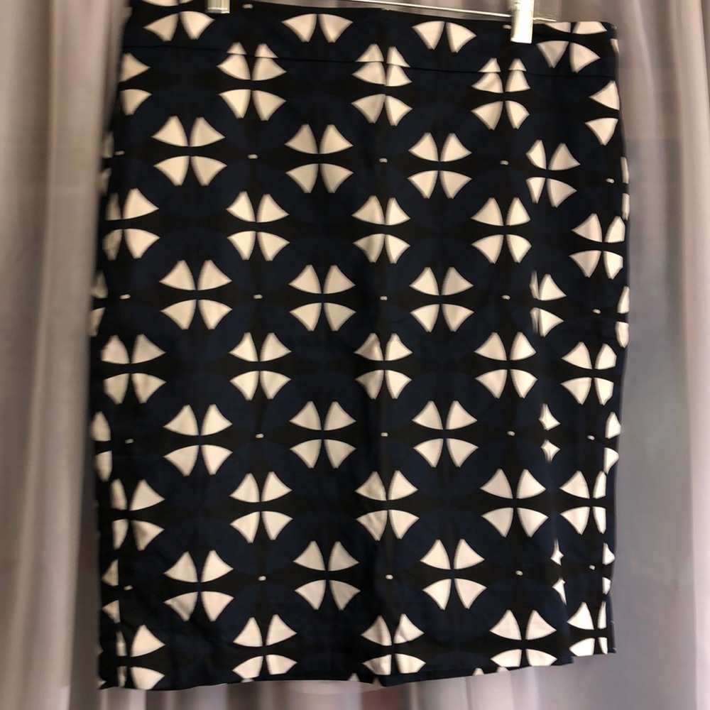 Geometric Patterned Pencil Skirt